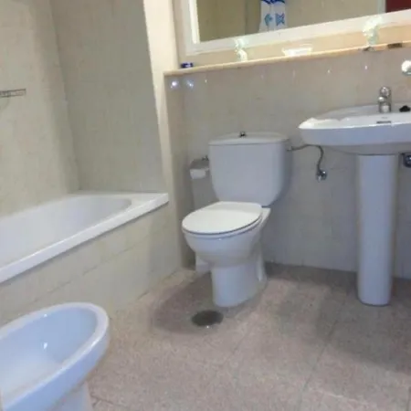 Roomy 2bed/1 Bath-next To The Beach