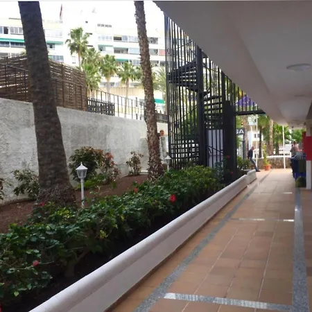 Roomy 2bed/1 Bath-next To The Beach *